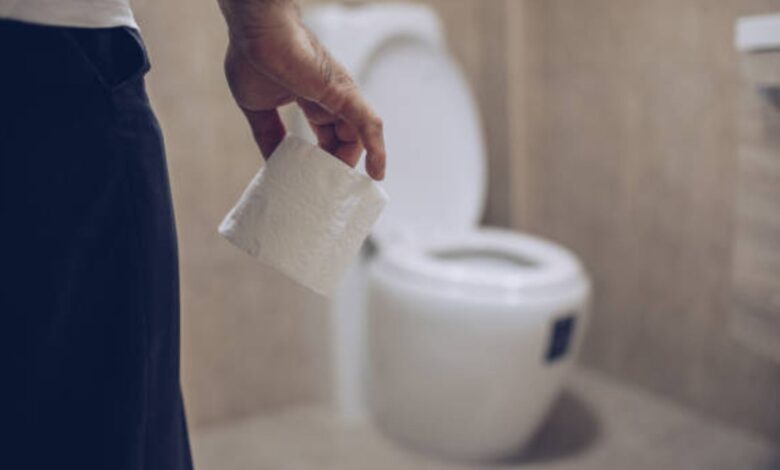 El motivo por el que nunca más colocarás papel higiénico sobre el