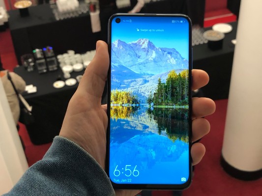 El teléfono inteligente de Huawei Honor con una pantalla perforada es real