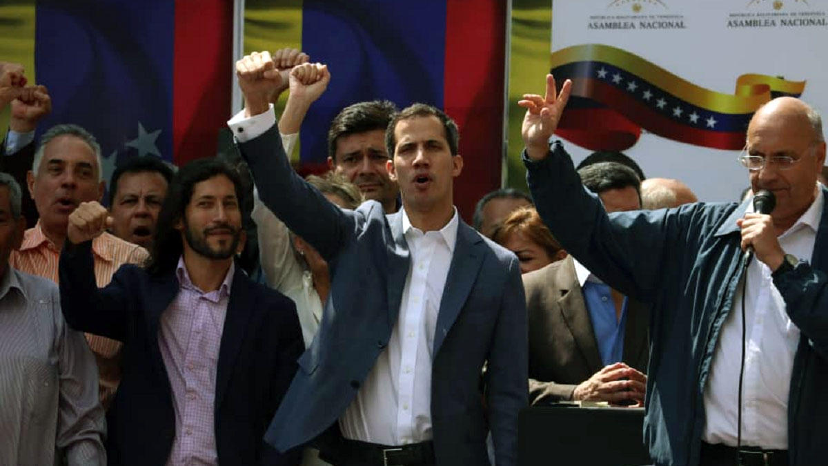 Guaidó jura como presidente