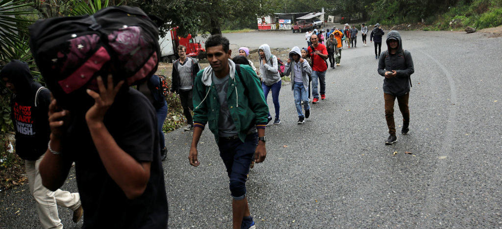 Caravana migrante deja Chiapas y se adentra en Oaxaca