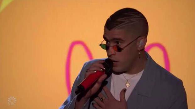 [TLMD - PR] Bad Bunny le tira fuerte a Trump en The Tonight Show