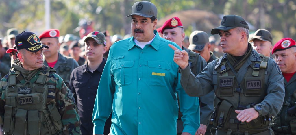 Estar alertas ante “golpe de Estado en marcha”, pide Maduro a militares