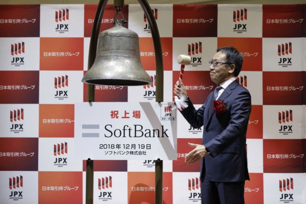 Las acciones de SoftBank Corp caen un 14% en su primer día de operaciones, pero sigue siendo una de las mayores OPI de la historia