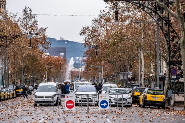 Las huelgas de taxis "Anti-Uber" se inician de nuevo en España