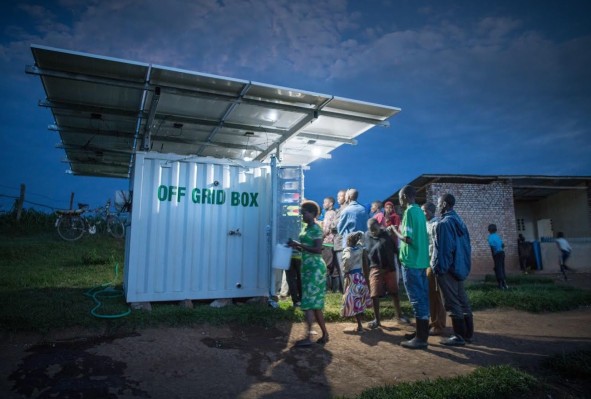 OffGridBox recauda $ 1.6M para cargar e hidratar el África rural con sus instalaciones todo en uno