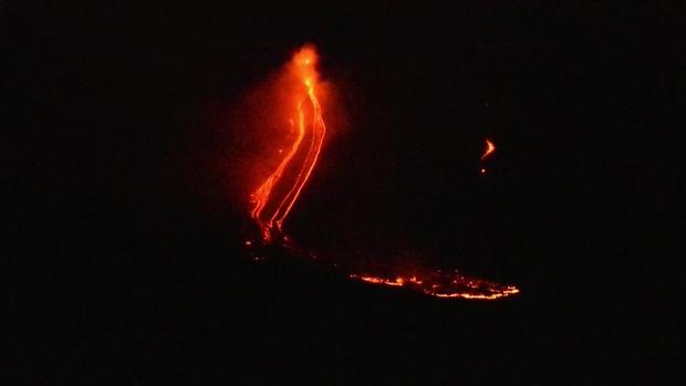 [TLMD - LV] La erupción del Etna con emisión de gases y temblores
