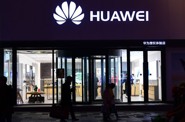 Según los informes, Huawei castiga al personal por el tweet de Año Nuevo enviado desde un iPhone