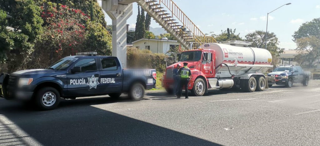 Siguen operativos contra huachicol: decomisan miles de litros en Morelos, Querétaro y NL