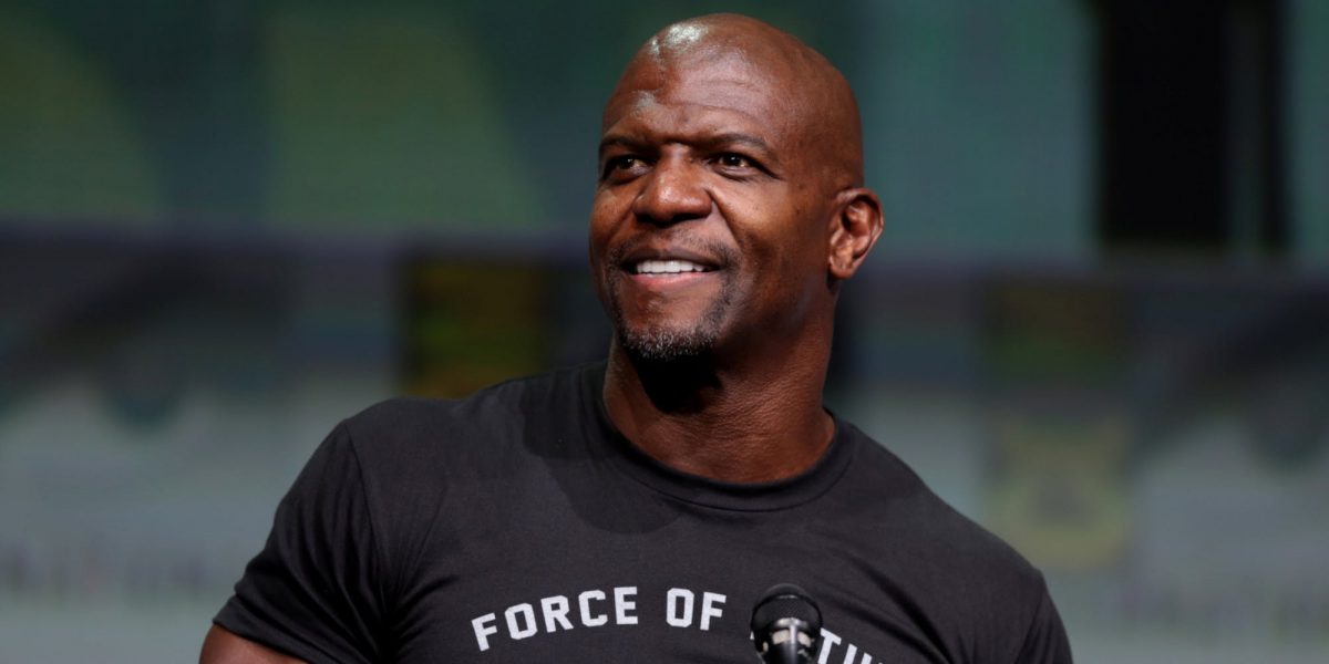 Terry Crews Slams D.L. Hughley por bromear sobre su asalto sexual