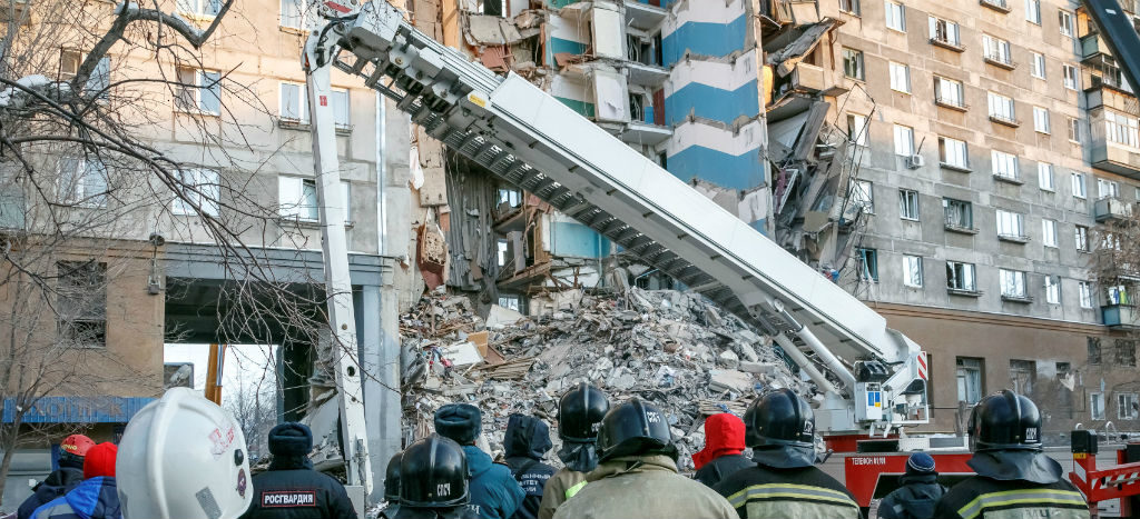 Van 31 muertos por explosión de gas en un edificio en Rusia
