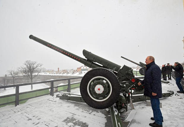 Putin dispara un cañonazo en San Petersburgo