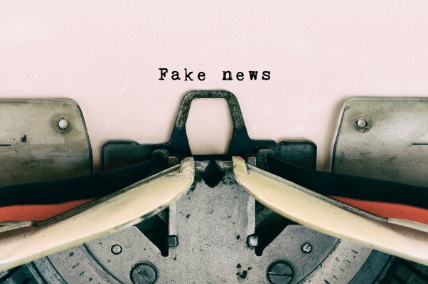 Fabula AI está utilizando la difusión social para detectar "noticias falsas"