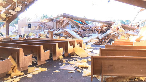 Tornado arrasa con todo y causa mortal colapso de edificio en Mississippi