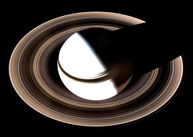 Revelan edad de los anillos de Saturno