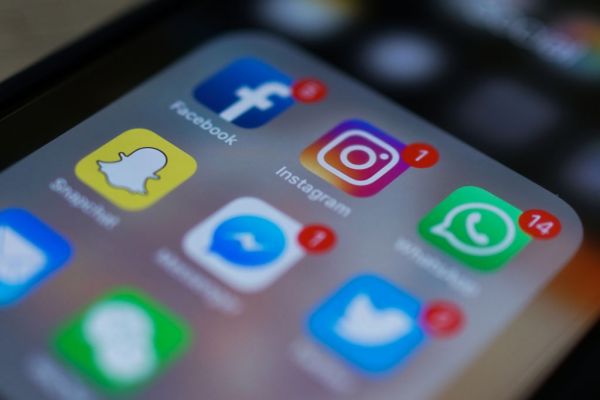 Instagram y Facebook comenzarán a censurar "imágenes gráficas" de autolesiones