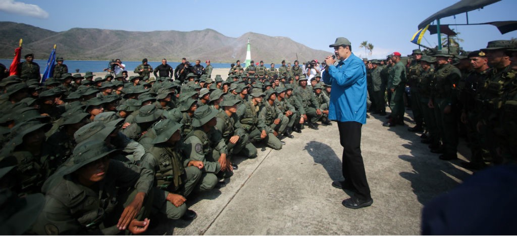 Maduro llama a decidir entre “ser Patria o ser colonia”