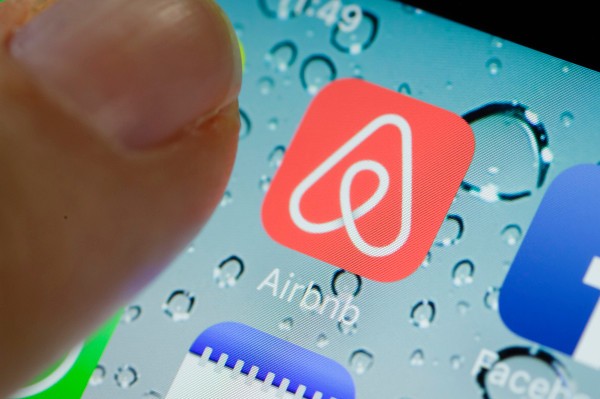 Paris demanda a Airbnb por listados ilegales y busca $ 14.2 millones