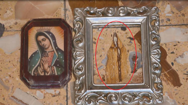 Aseguran que la Virgen apareció en el piso de su casa