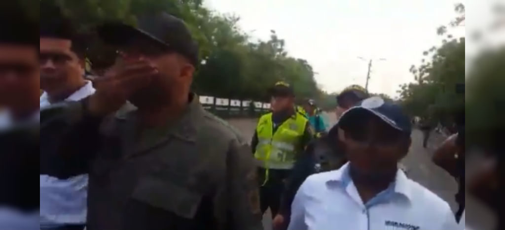 Soldados venezolanos dejan puestos y se unen a la oposición en cruces fronterizos (Video)
