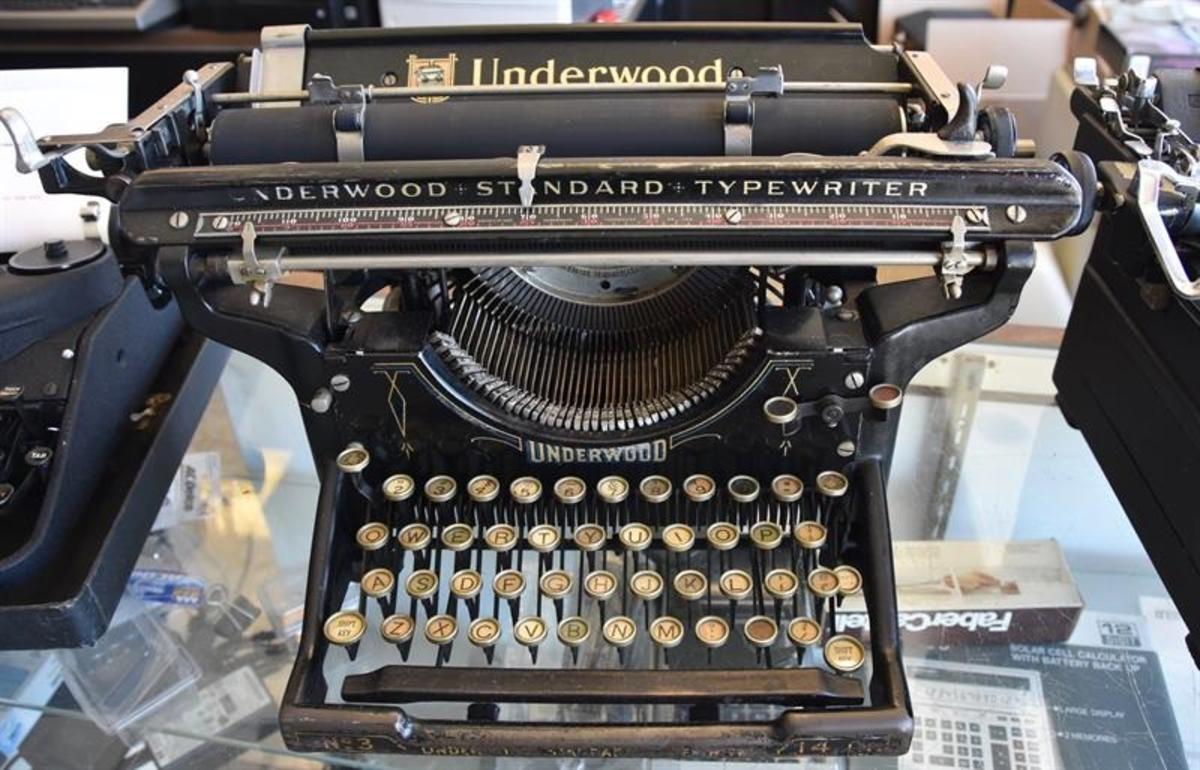 Retro poetas insuflan vida a las máquinas de escribir