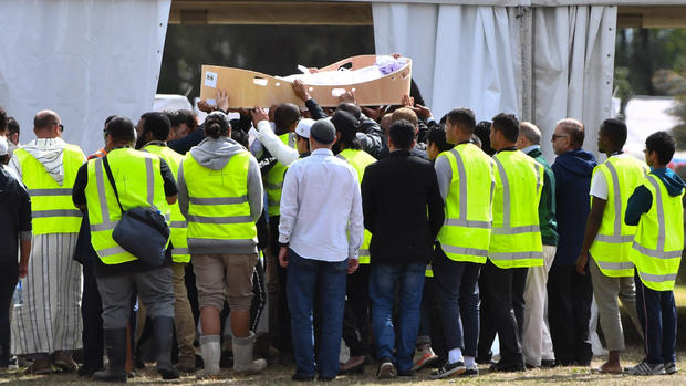 Nueva Zelanda: comienzan a enterrar a fallecidos