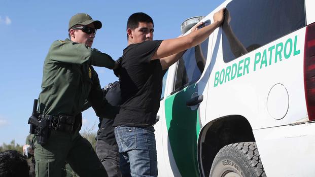 AP: Patrulla Fronteriza enfocada en hispanos tras asilo