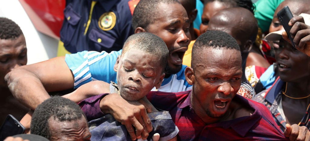 Al menos 25 muertos por colapso de escuela en Nigeria; rescatan a 16 niños