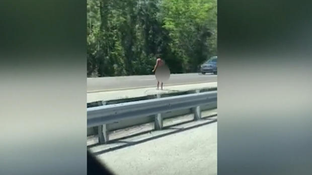 Mujer desnuda sorprende a choferes en la I-95
