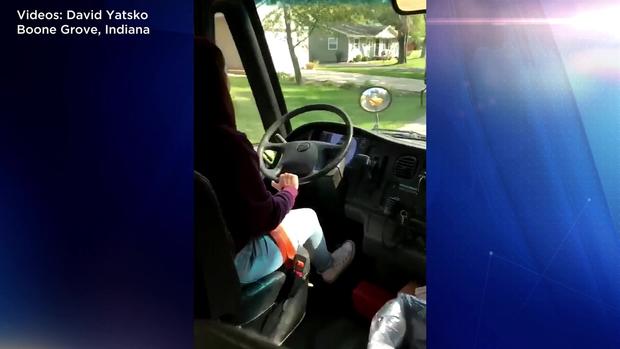 [TLMD - NATL] Conductora de autobús arrestada por dejar manejar a niños