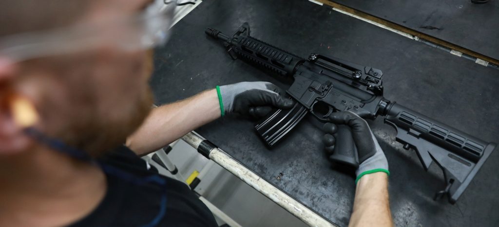 Fabricantes estadounidenses de armas dominan mercado mundial; tienen el 57%: SIPRI