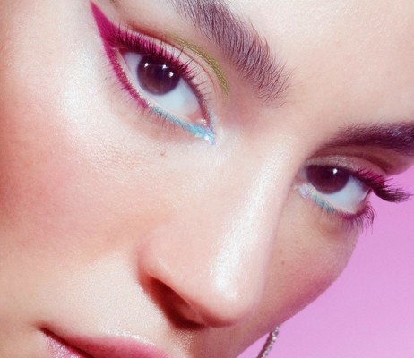 Glossier lanza su primera marca spin-off, una línea de extras de belleza 'marcados' que son compatibles con Instagram.