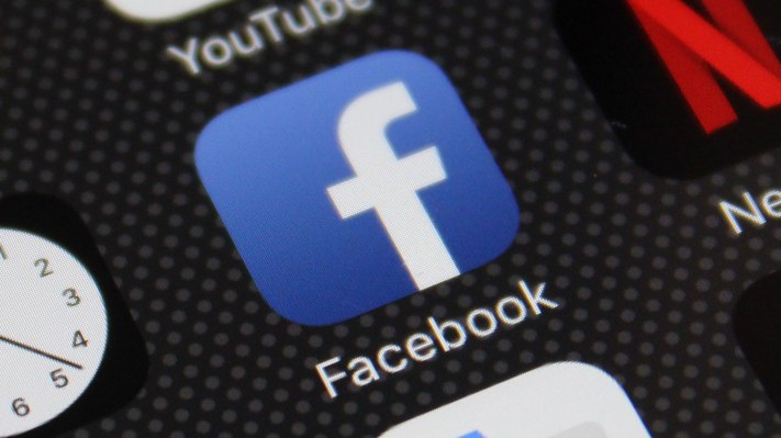 HUD llega a Facebook con cargos por discriminación en la vivienda sobre la orientación de anuncios
