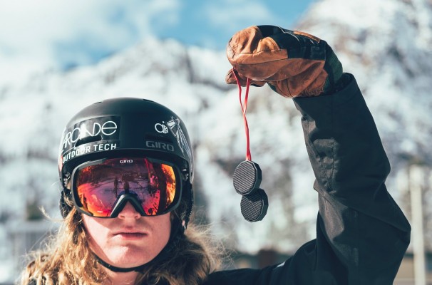 Los altavoces para el casco de esquí Chips de Outdoor Tech son un desastre de fallas de seguridad