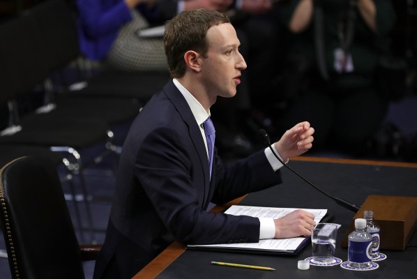 Mark Zuckerberg en realidad pide regulación de contenido, elecciones, privacidad