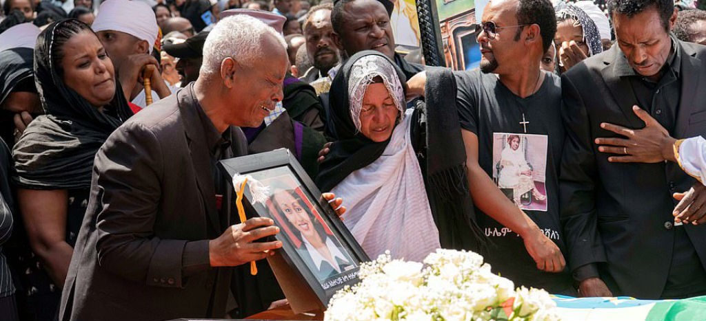 Miles “despiden” a víctimas del accidente aéreo en Etiopía