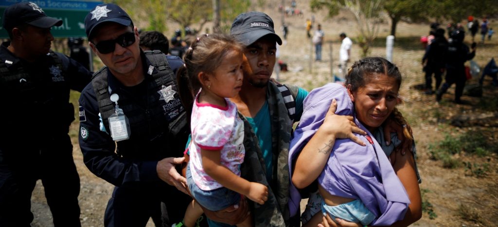 Papa envía donativo de medio millón de dólares para migrantes en la frontera de México y EU