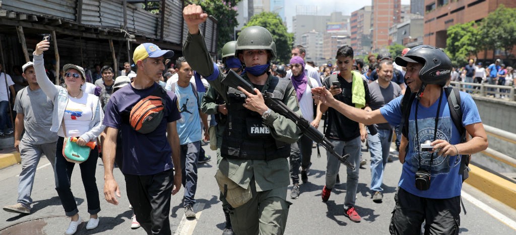 …Y Brasil da asilo a 25 militares venezolanos