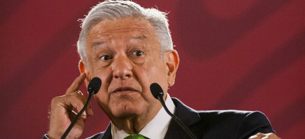 Dio AMLO golpe a la Constitución con memorándum contra reforma educativa: Carbonell