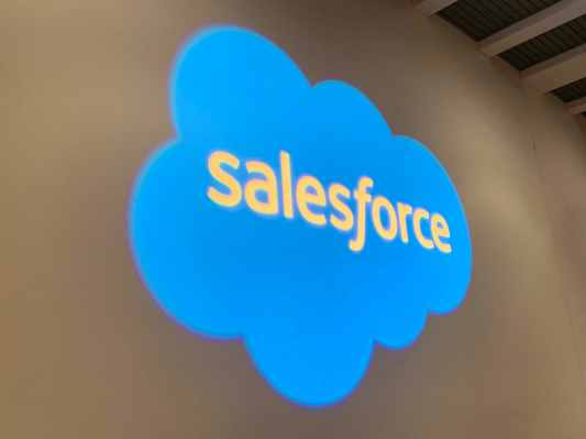Por qué podría tener sentido que Salesforce.com esté comprando Salesforce.org