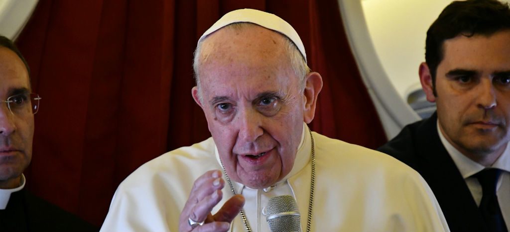 Quienes levantan muros terminarán prisioneros de los muros que construyen: Papa Francisco