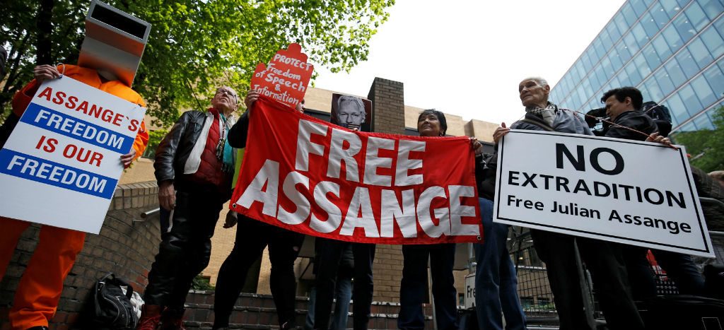Julian Assange condenado a 50 semanas de cárcel por violar libertad condicional