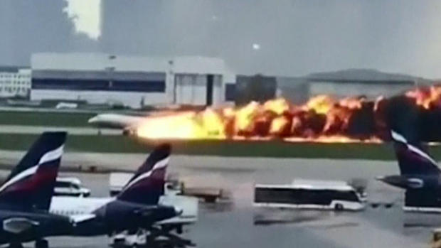 [TLMD - LV] En video: así fue el aterrizaje del avión ruso cubierto en llamas