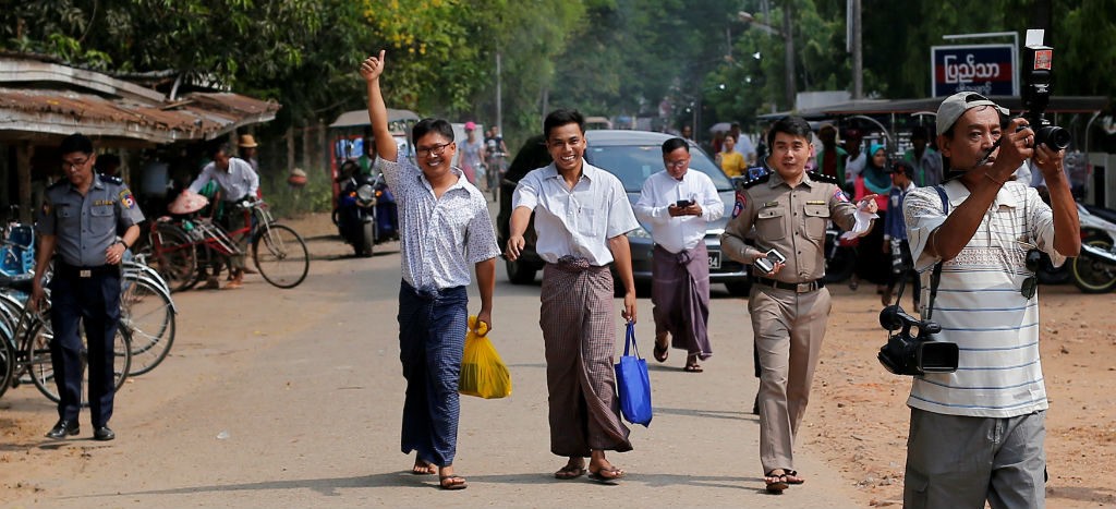 Myanmar libera a los dos periodistas de Reuters detenidos desde fines de 2017