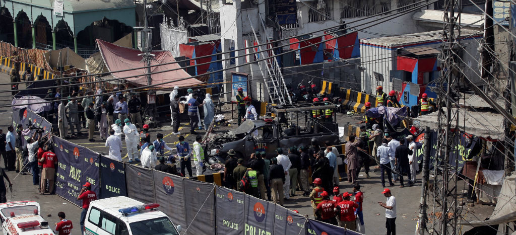 Atentado suicida en Pakistán deja al menos 10 muertos y 25 heridos