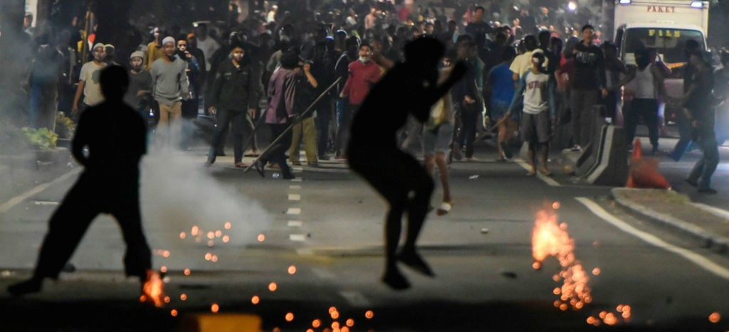 Dejan seis muertos disturbios en Indonesia tras reelección de Widodo