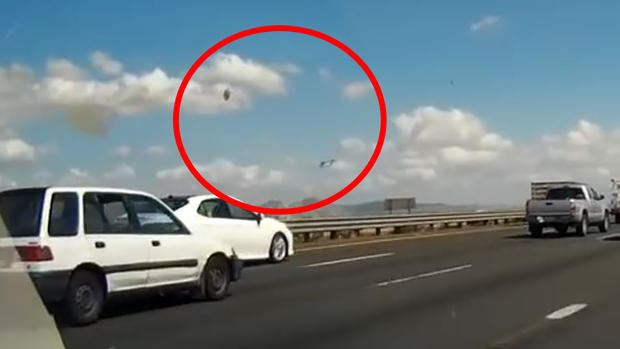 [VIDEO] Captado en video: piloto expulsado de un F-16 antes de accidente al sur de LA