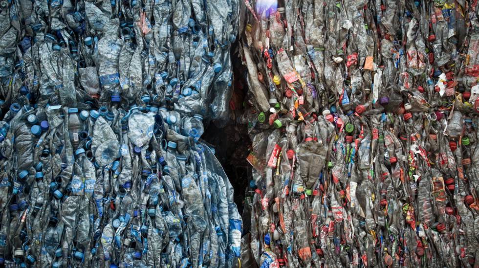 Plástico prensado en el interior de la recicladora PetStar, cerca de Toluca.