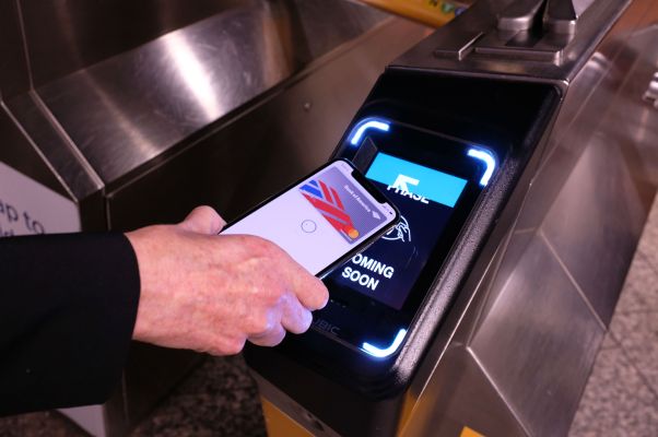Los usuarios del metro de Nueva York podrán deslizarse con Apple Pay a partir del viernes