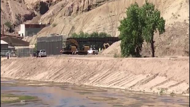 [TLMD - El Paso] Construyen primer muro privado en la frontera de El Paso y Ciudad Juárez