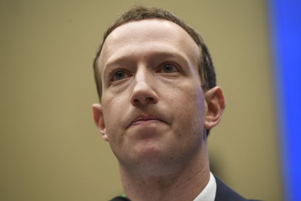 El cofundador de Facebook, Chris Hughes, pide que se rompa Facebook